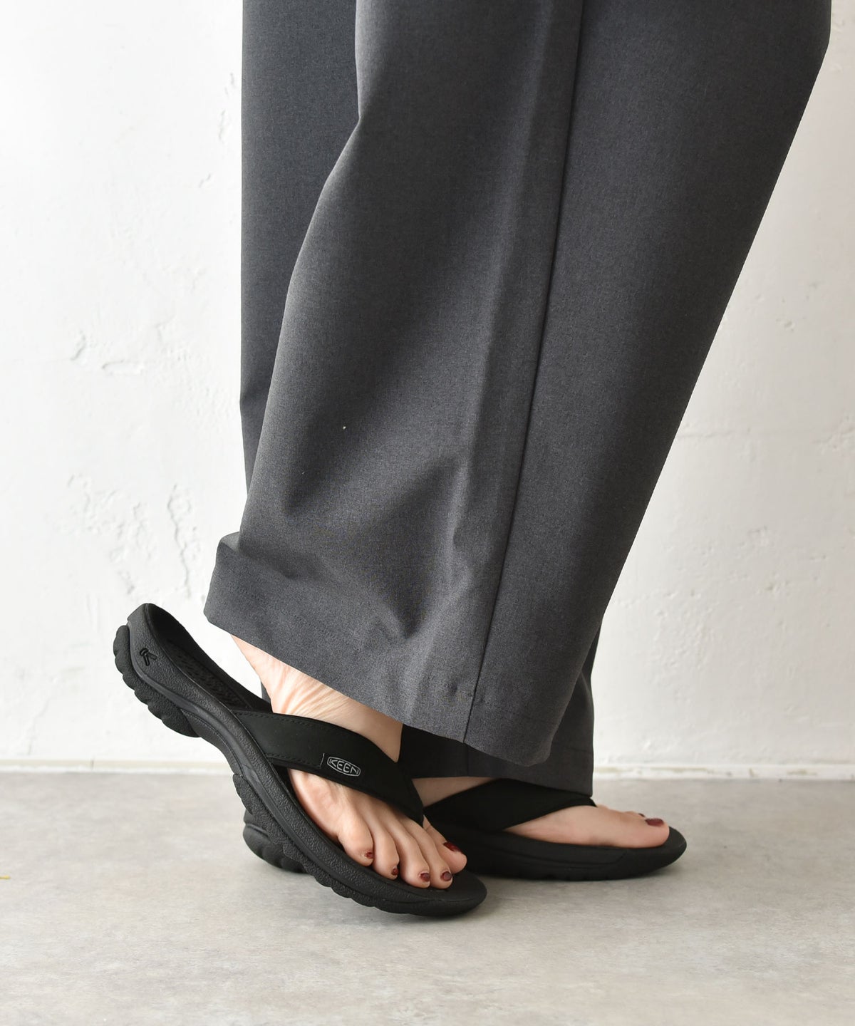  KEEN｜トングサンダル [[1029147]][C]
