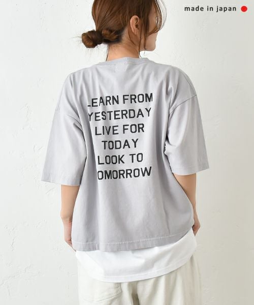her.｜LOOK TO TOMORROW リラックスフィットTee [[LOOK TO TOMORROW Relax Fit Tee(ハ゛ックフ゜リント)]][C]