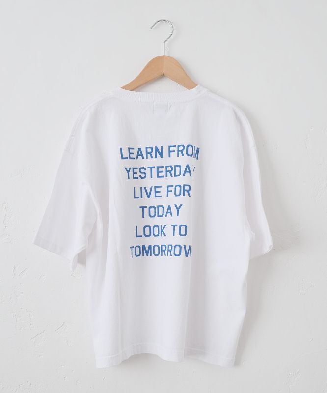  her.｜LOOK TO TOMORROW リラックスフィットTee [[LOOK TO TOMORROW Relax Fit Tee(ハ゛ックフ゜リント)]][C]