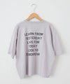 her.｜LOOK TO TOMORROW リラックスフィットTee [[LOOK TO TOMORROW Relax Fit Tee(ハ゛ックフ゜リント)]][C]