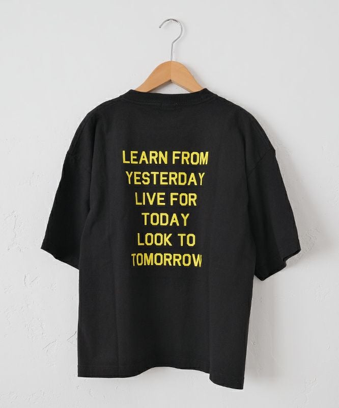  her.｜LOOK TO TOMORROW リラックスフィットTee [[LOOK TO TOMORROW Relax Fit Tee(ハ゛ックフ゜リント)]][C]