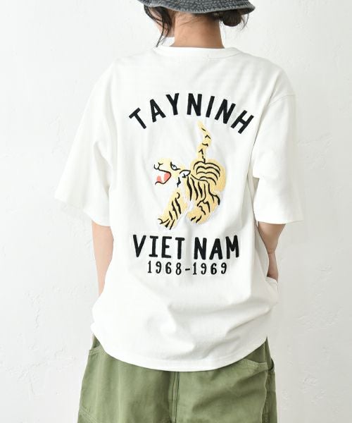 Gives a sense of fullment｜天竺刺繍Tee [[652003]][C]