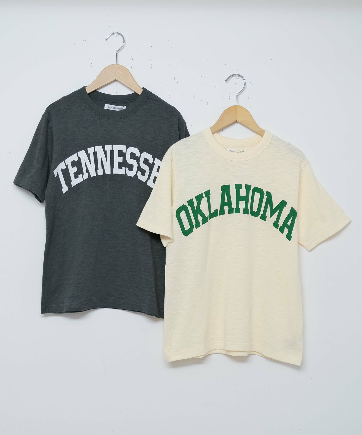 day standard｜スラブ天竺カレッジロゴTシャツ [[M0225211]][D]