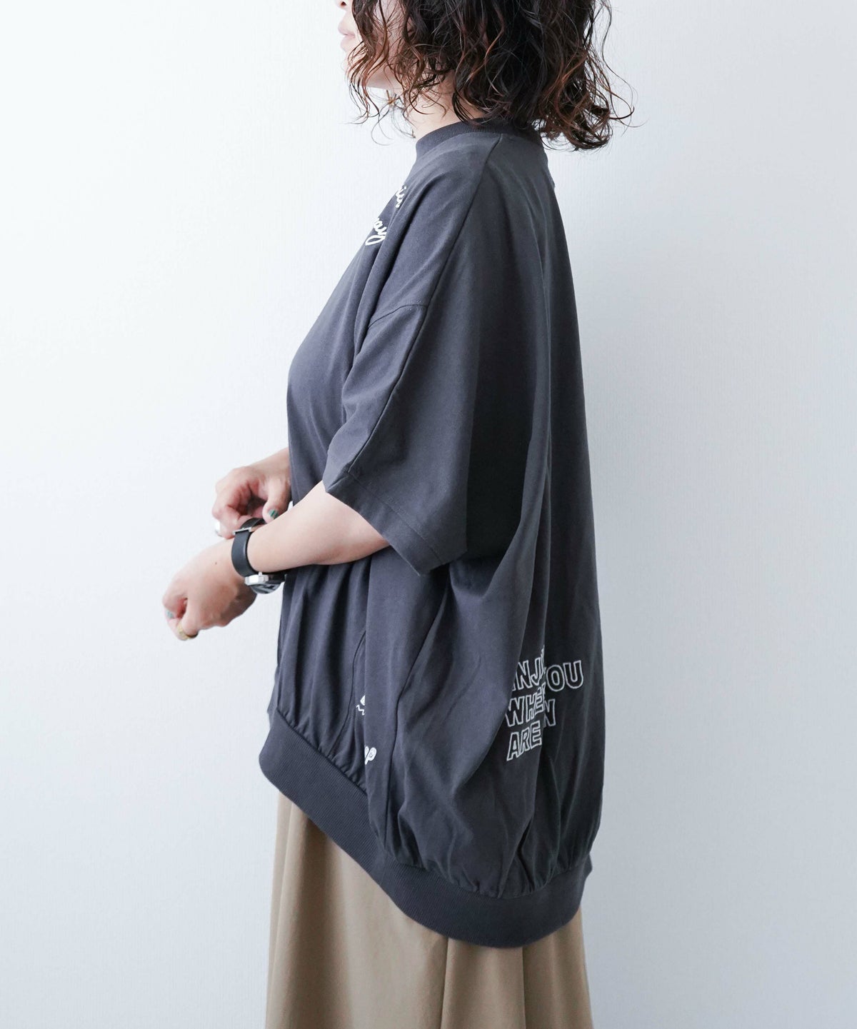 day standard｜ランダムロゴドルマンカットソー [[K52093-28]][D]