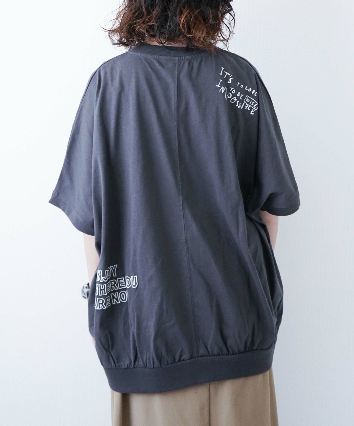 day standard｜ランダムロゴドルマンカットソー [[K52093-28]][D]