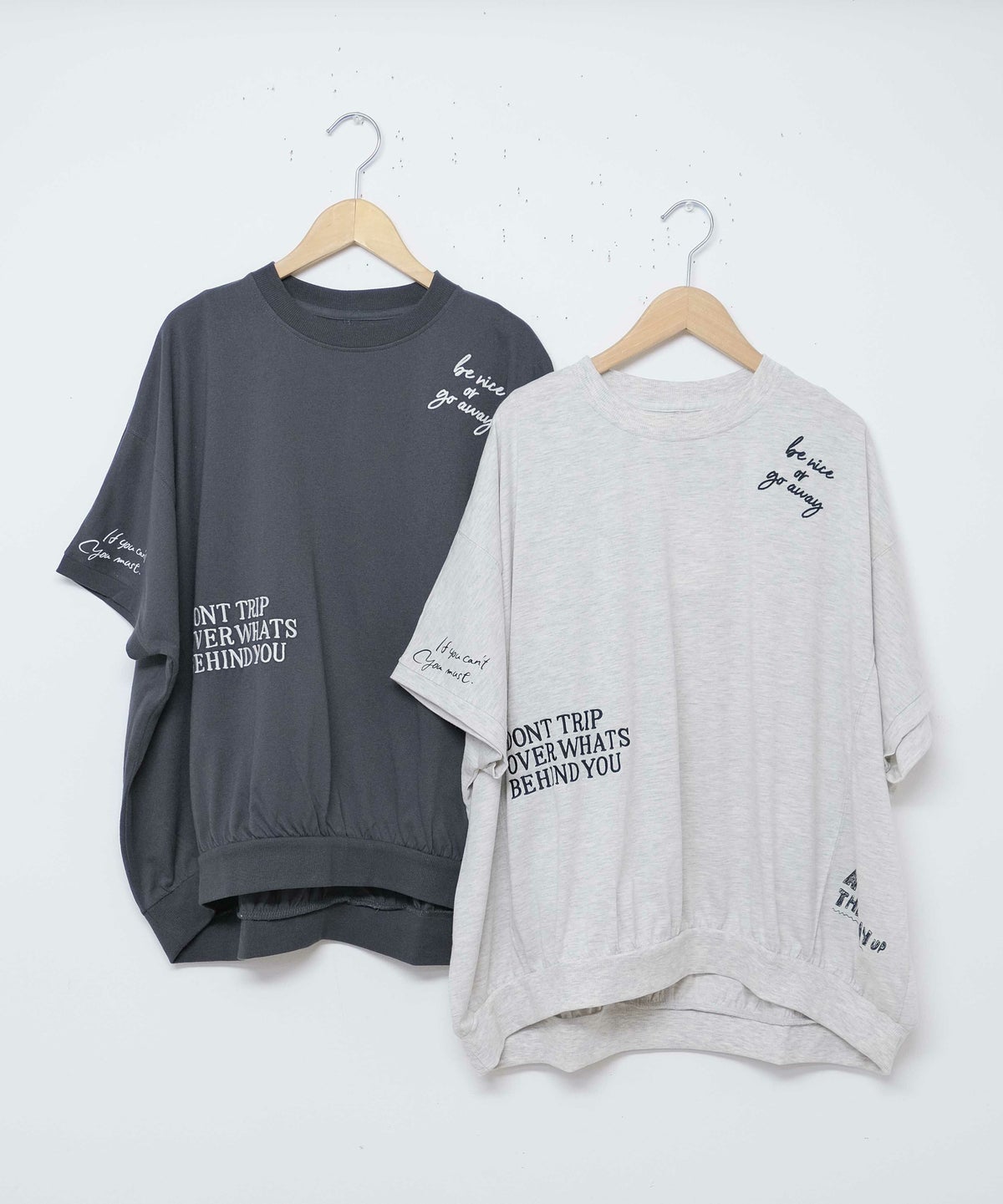 day standard｜ランダムロゴドルマンカットソー [[K52093-28]][D]