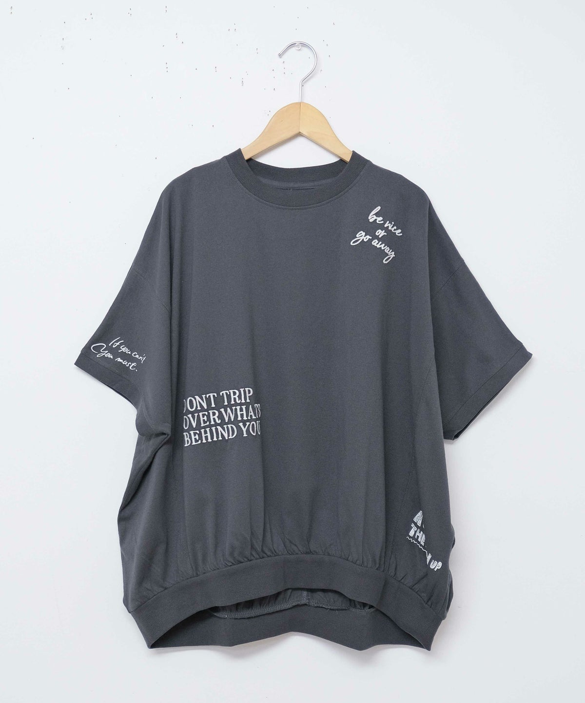 day standard｜ランダムロゴドルマンカットソー [[K52093-28]][D]