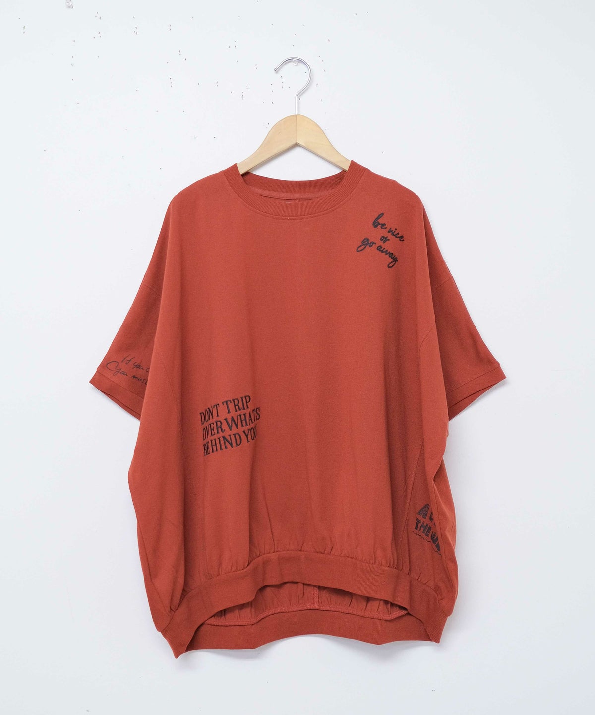 day standard｜ランダムロゴドルマンカットソー [[K52093-28]][D]