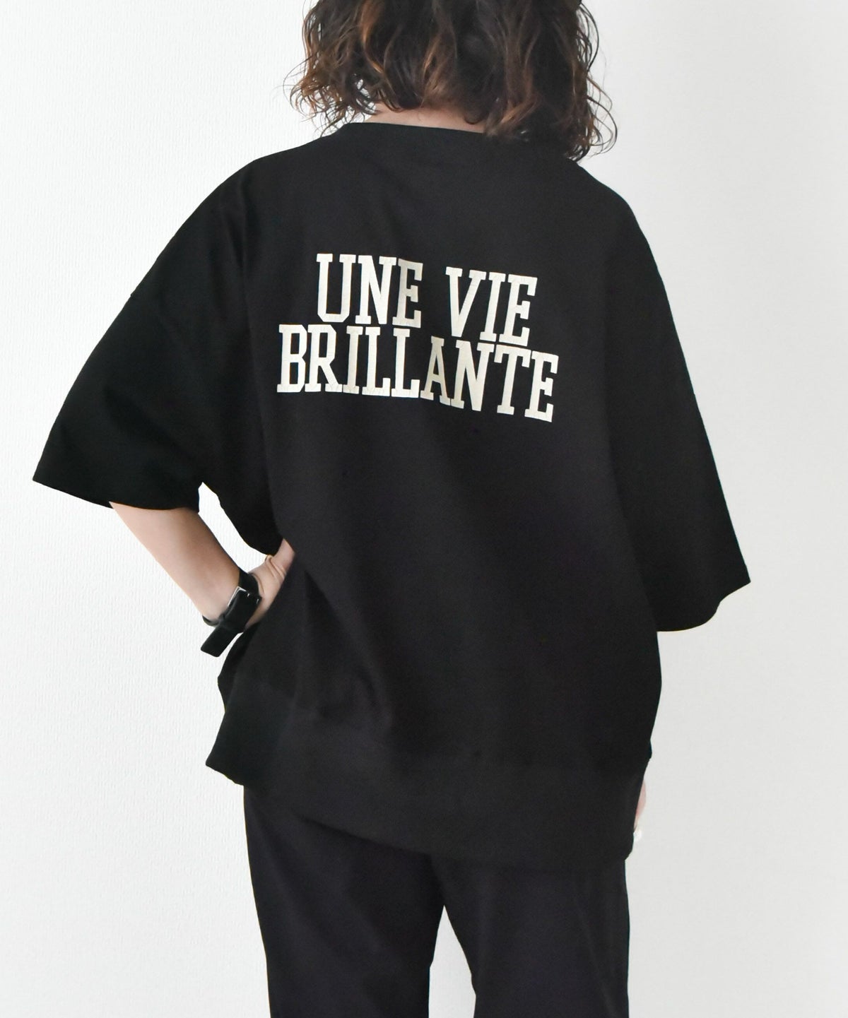 KAKELA&TRANQUIL｜裾リブカレッジロゴプリントクルー [[12505-245-10]]