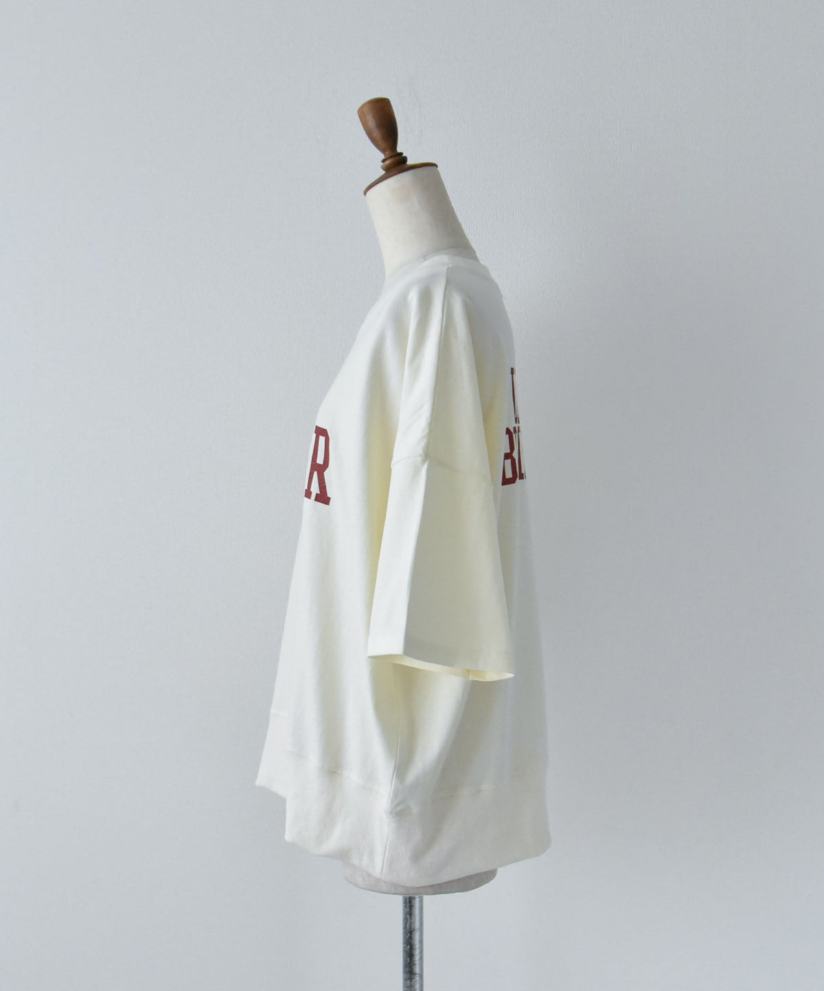 KAKELA&TRANQUIL｜裾リブカレッジロゴプリントクルー [[12505-245-10]]