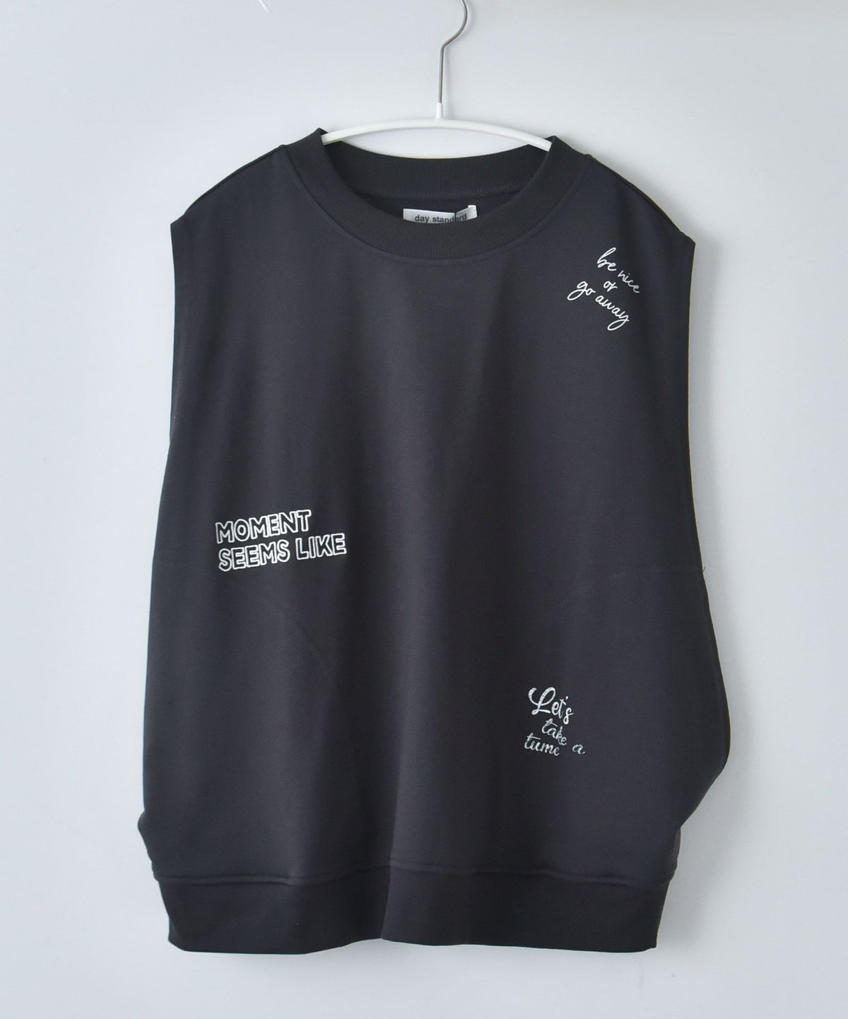 day standard｜ランダムロゴクルーベスト [[A53019-28]][D]