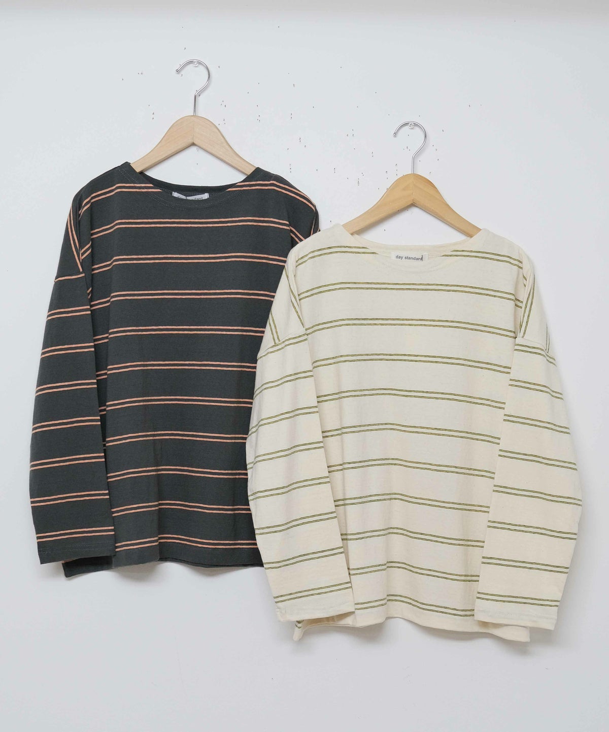 day standard｜ワイドボートネックTee [[853402]][D]