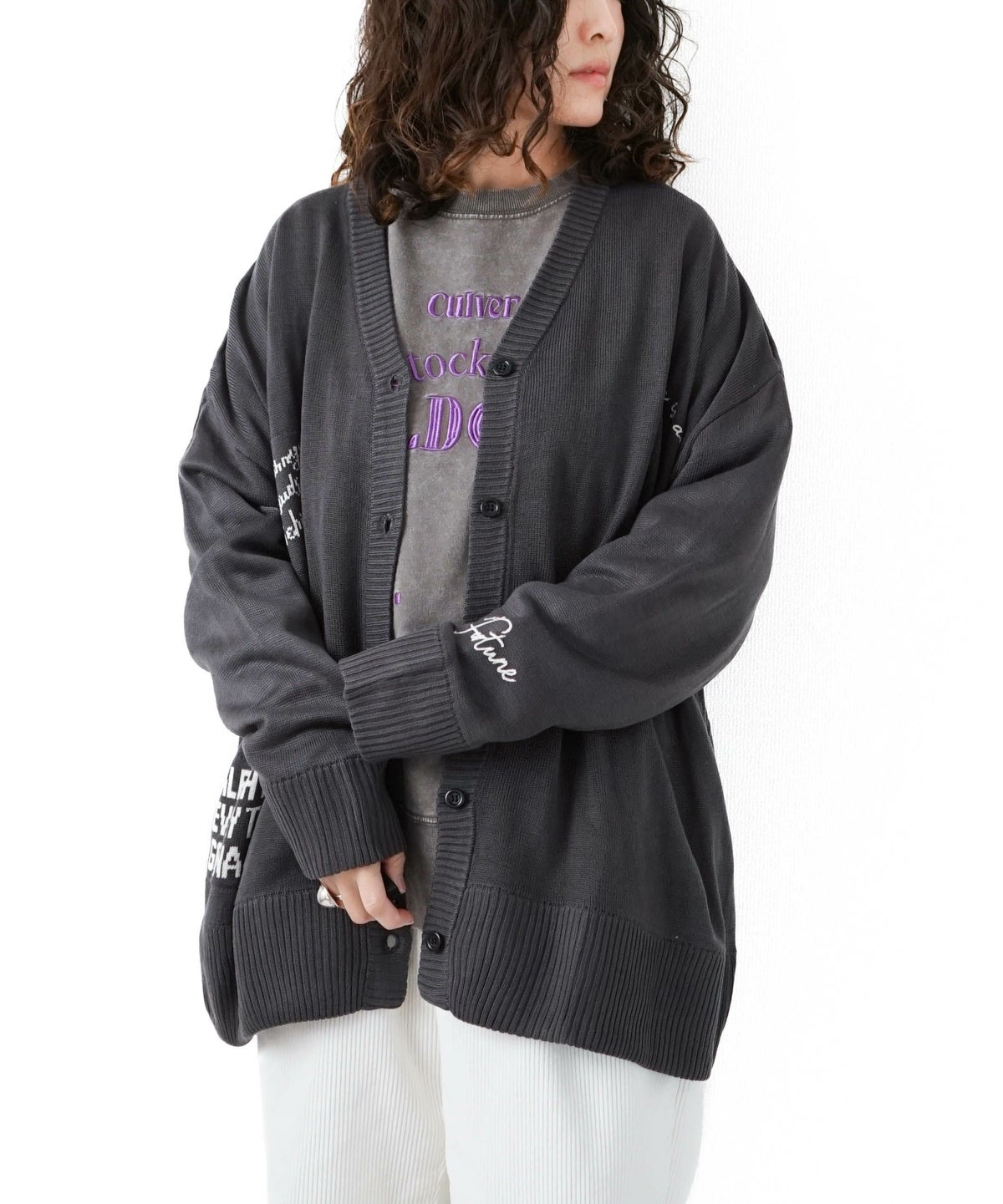 day standard｜ランダムロゴVカーデ [[B53053-28]][D]