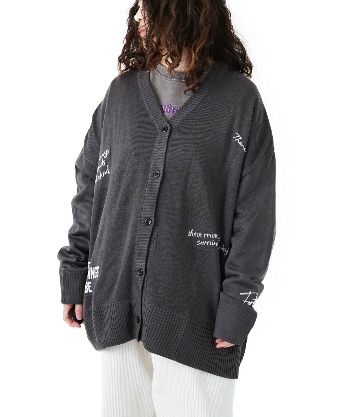 day standard｜ランダムロゴVカーデ [[B53053-28]][D]