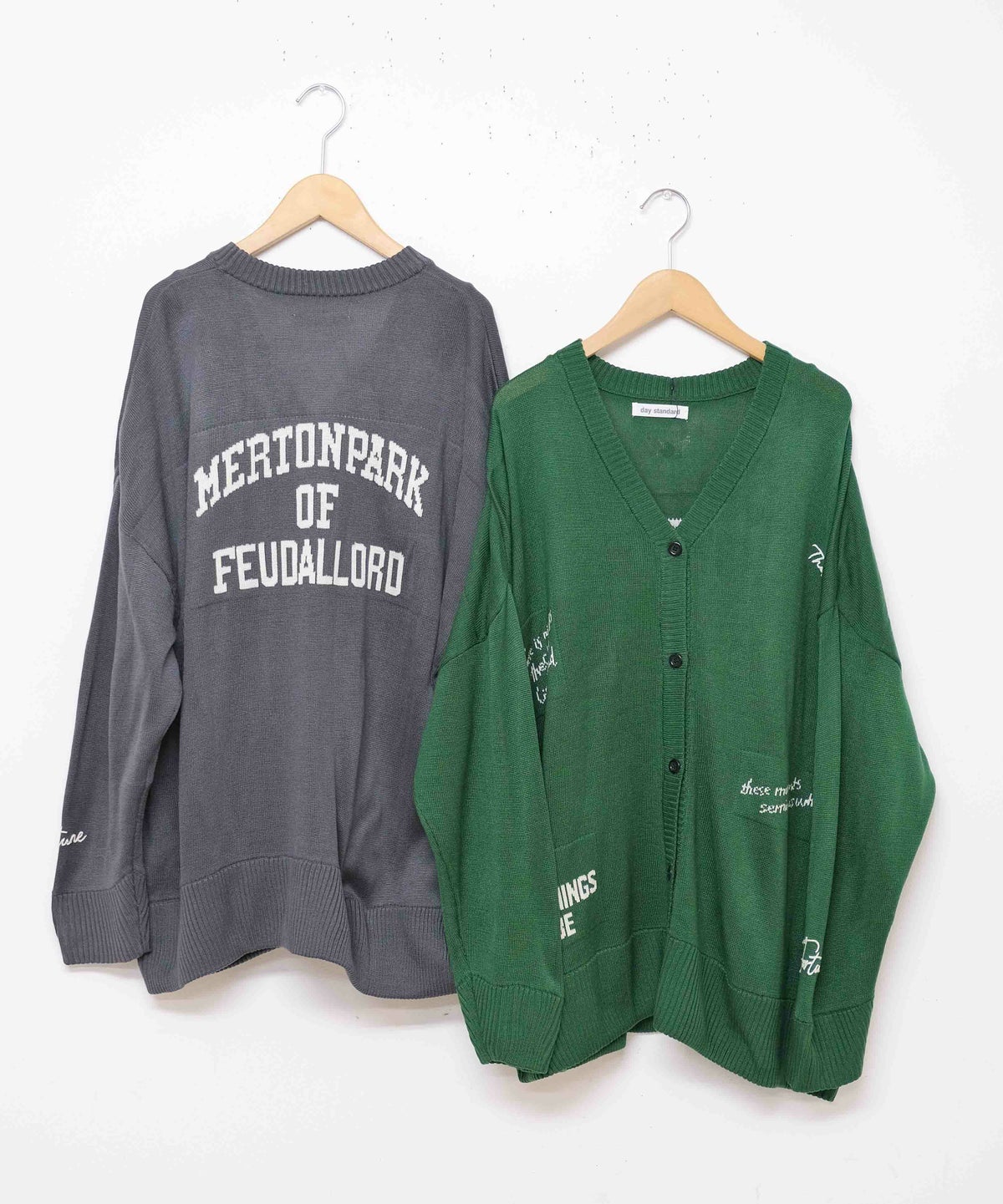 day standard｜ランダムロゴVカーデ [[B53053-28]][D]