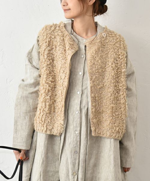 hagumu｜ふわふわループ編みショートベスト [[ha-BE-37]][C]