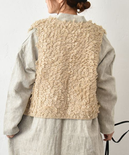 hagumu｜ふわふわループ編みショートベスト [[ha-BE-37]][C]