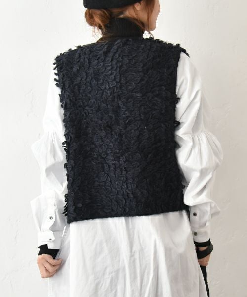 hagumu｜ふわふわループ編みショートベスト [[ha-BE-37]][C]