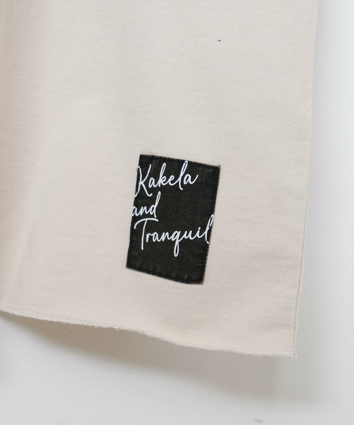 KAKELA & TRANQUIL｜ワイド切り替え刺繍ロゴ [[12510-377-10]][D]