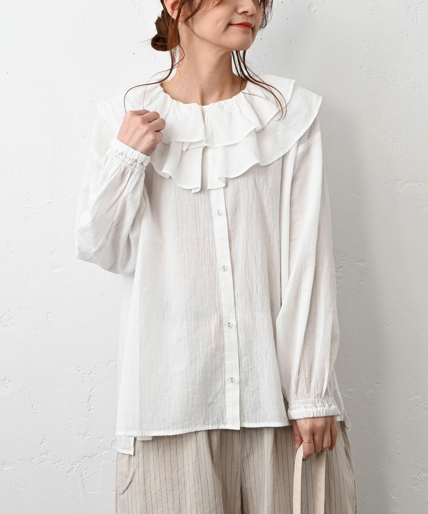 今期新品⭐︎ ista-ire｜ラッフルカラーブラウスhughug ista-ire｜ラッフルカラーブラウス [[4600-6350]][C] | ma28 ONLINE STORE
