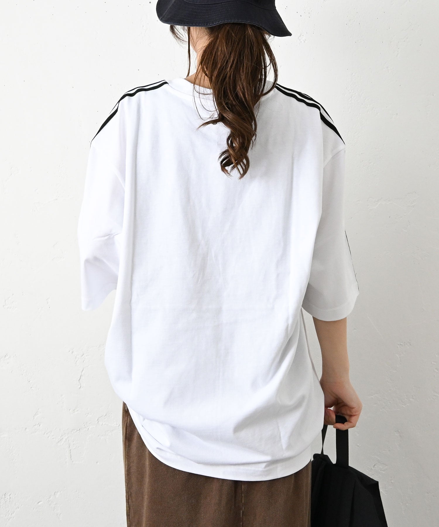 やす adidas｜ADICOLOR 3-STRIPES OVERSIZED TEE [[V9487(KD4095/KD4096