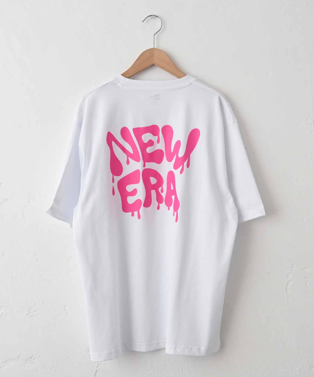 NEW ERA｜SS OS CT TEE WALL ART DRIP WHI(バックプリントオーバーTee) [[14856662]][C]