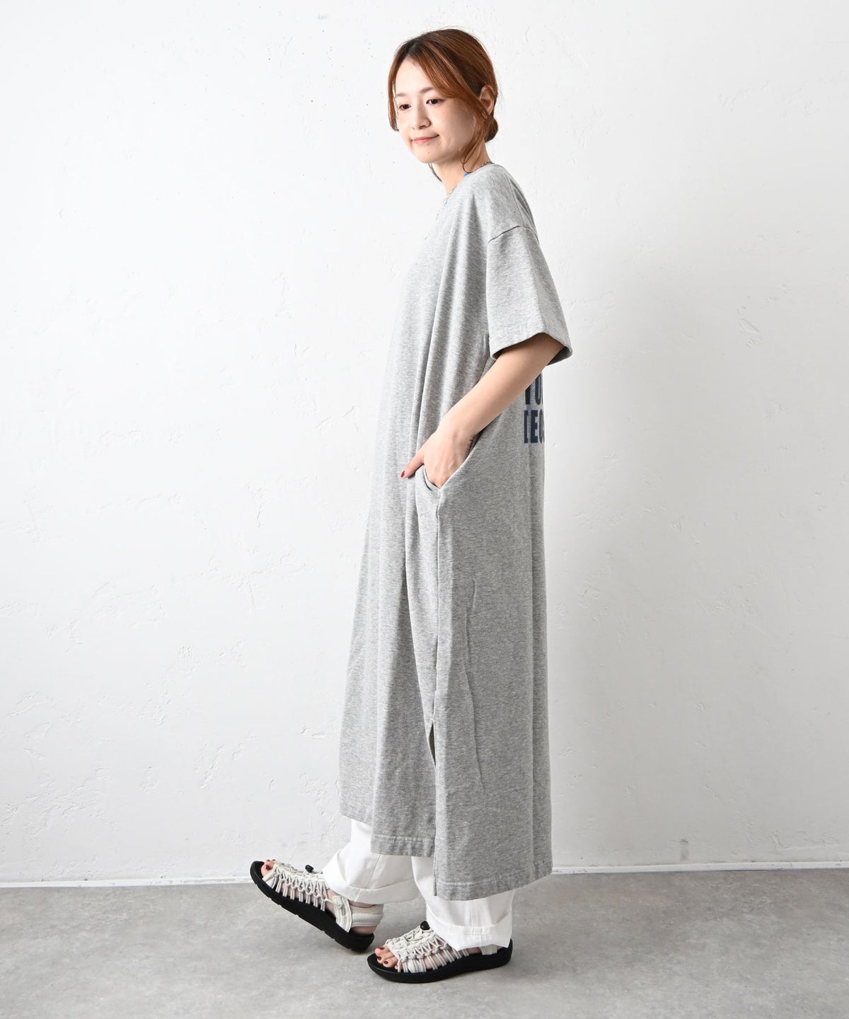 her.｜バックプリントミニ裏毛ワンピース [[131353H]][C]