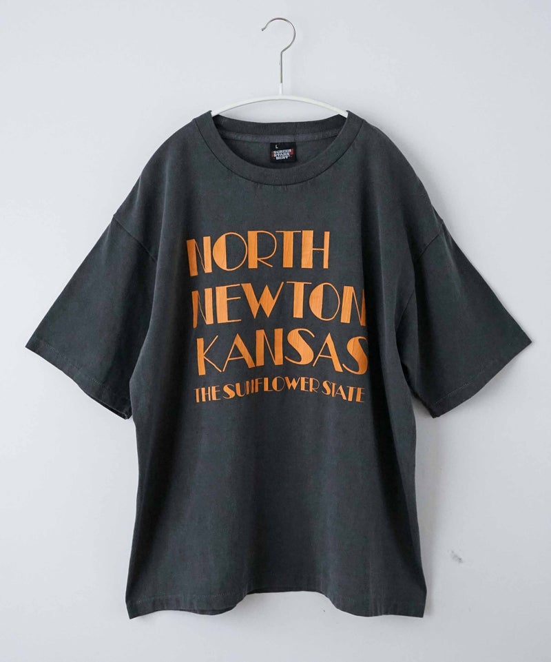  SCREEN STARS｜NORTH NEWTON KANSAS Tee [[2622-SSBT/GPC]][D]