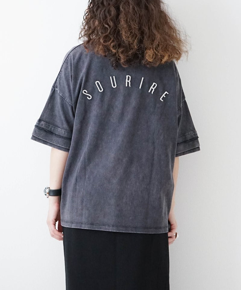 KAKELA & TRANQUIL｜Back ロゴ刺繍スリーブデザインTシャツ [[12601-430-10]][D]