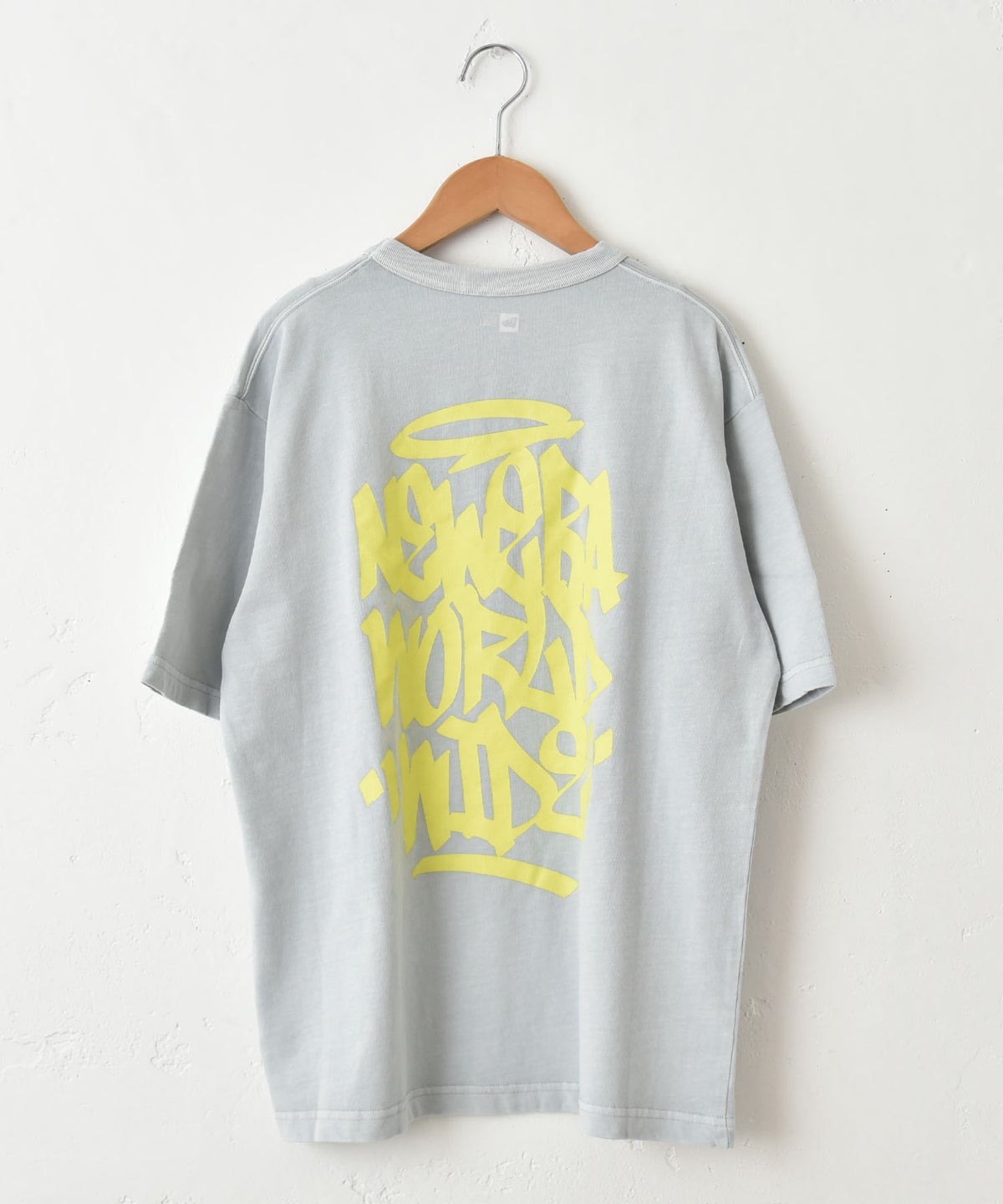 NEW ERA｜SS GARMENT DYE CT TEE TAGGING GRY(バックプリントオーバーTee) [[14856687]][C]