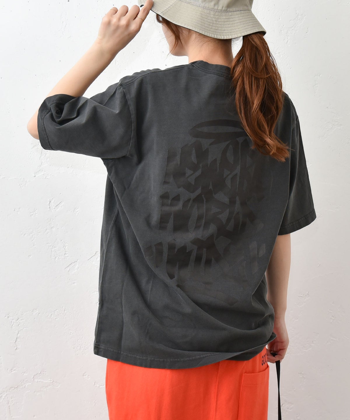NEW ERA｜SS GARMENT DYE CT TEE TAGGING CHA(バックプリントオーバーTee) [[14856688]][C]