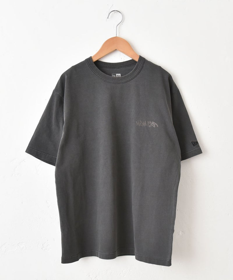 NEW ERA｜SS GARMENT DYE CT TEE TAGGING CHA(バックプリントオーバーTee) [[14856688]][C]