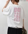 her.｜USコットンドローコードBACKプリントT [[2603305]][C]