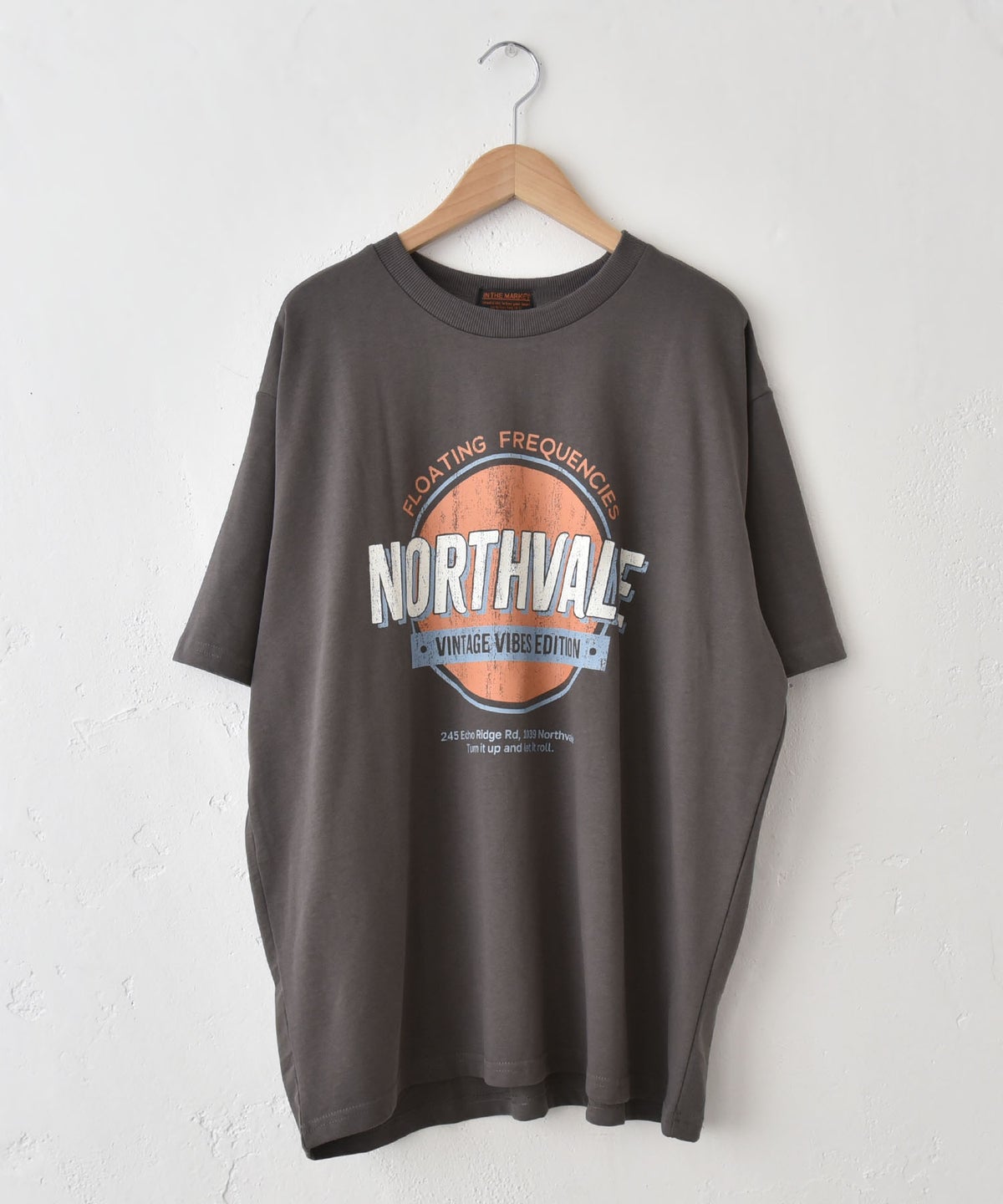  IN THE MARKET｜BIGシルエットプリントTシャツ [[63015162]][C]
