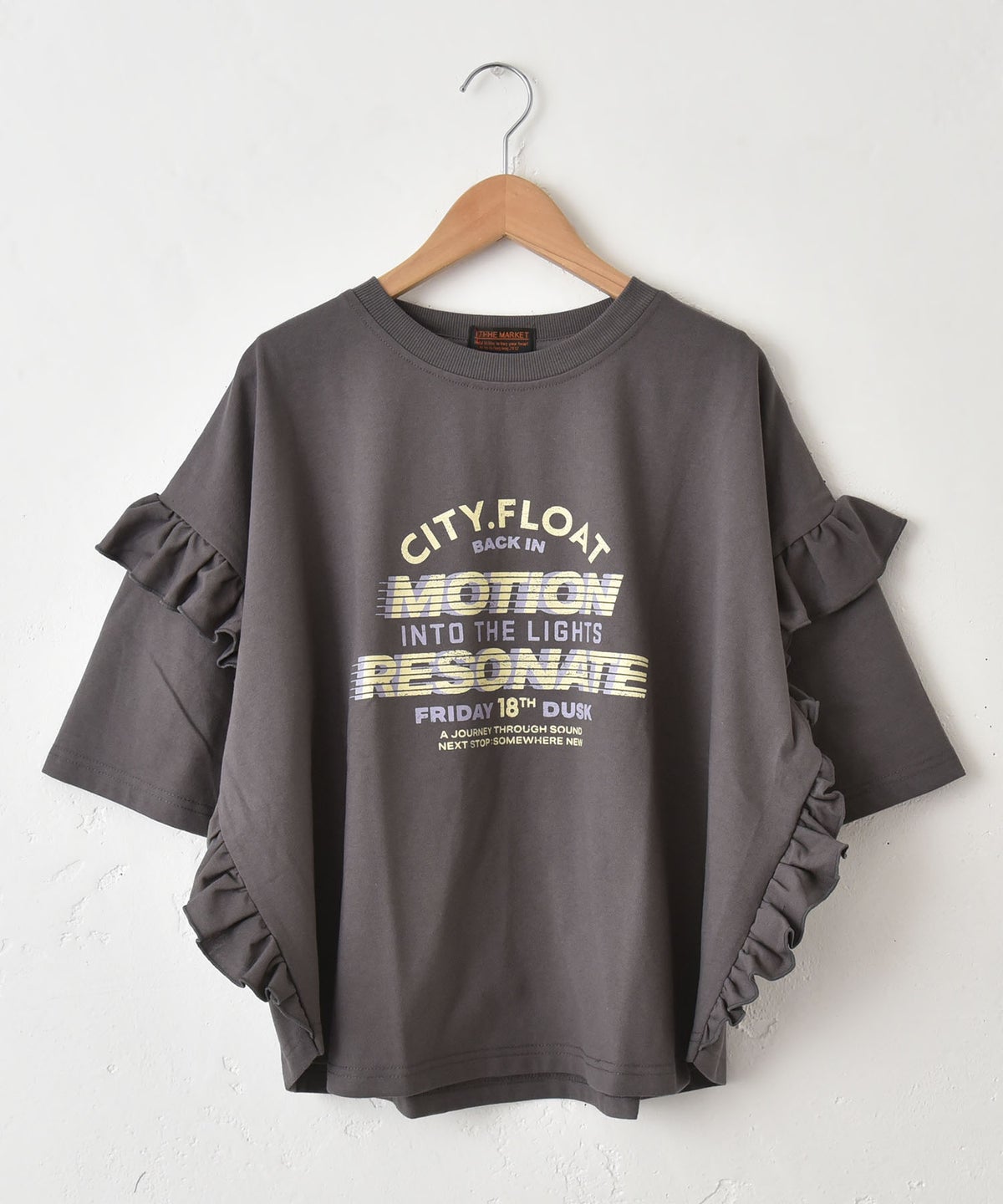 IN THE MARKET｜袖フリルBIGプリントTシャツ [[30033162]][C]
