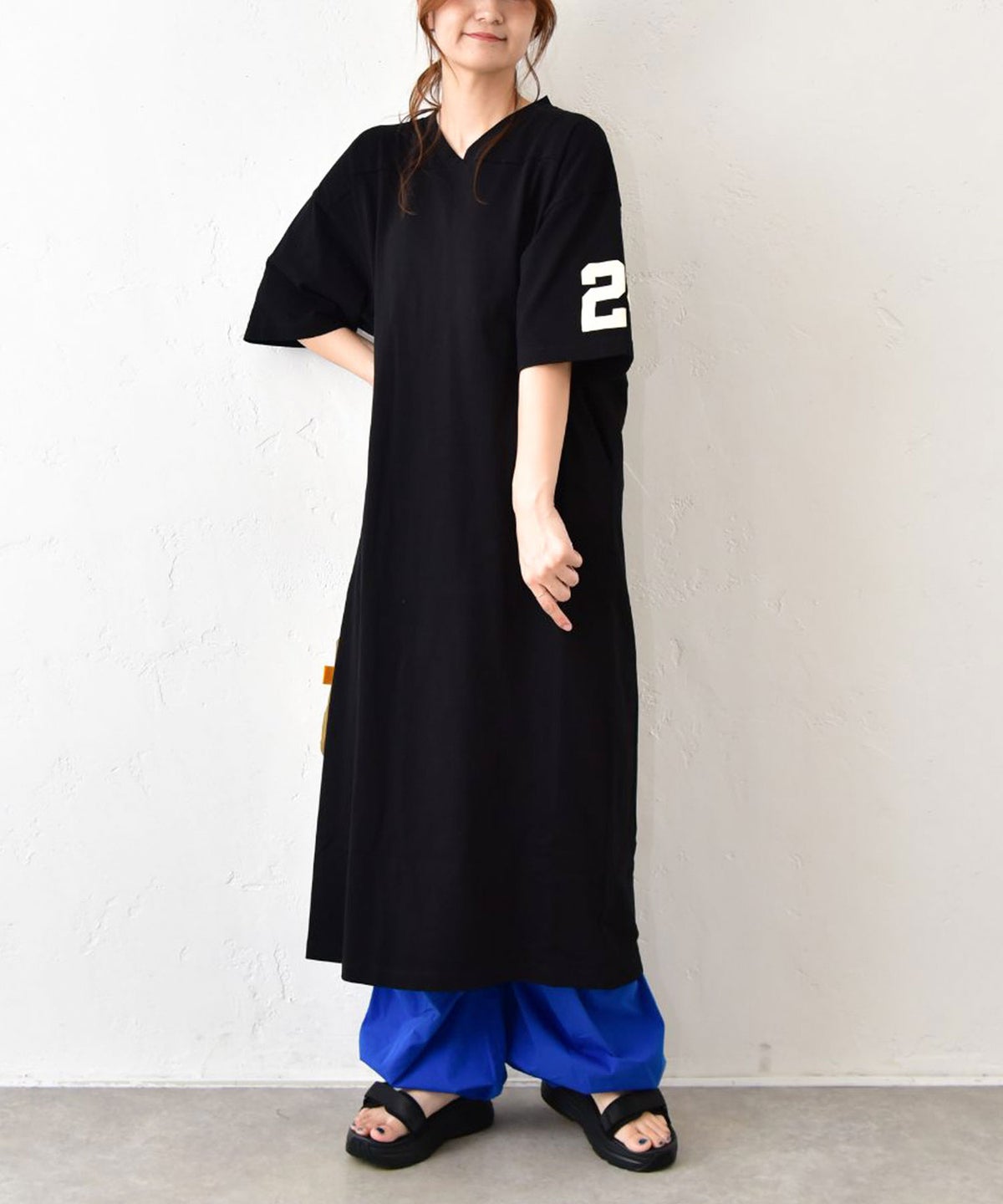 IN THE MARKET｜フロッキーロゴ ナンバリングVネックワンピース [[C-2568]][C]