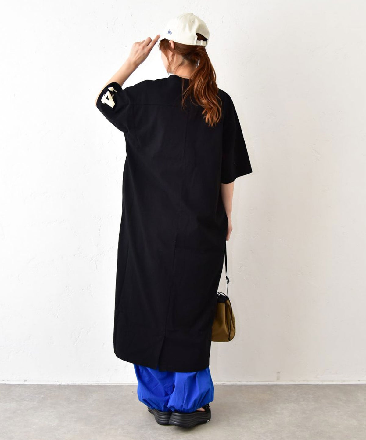 IN THE MARKET｜フロッキーロゴ ナンバリングVネックワンピース [[C-2568]][C]