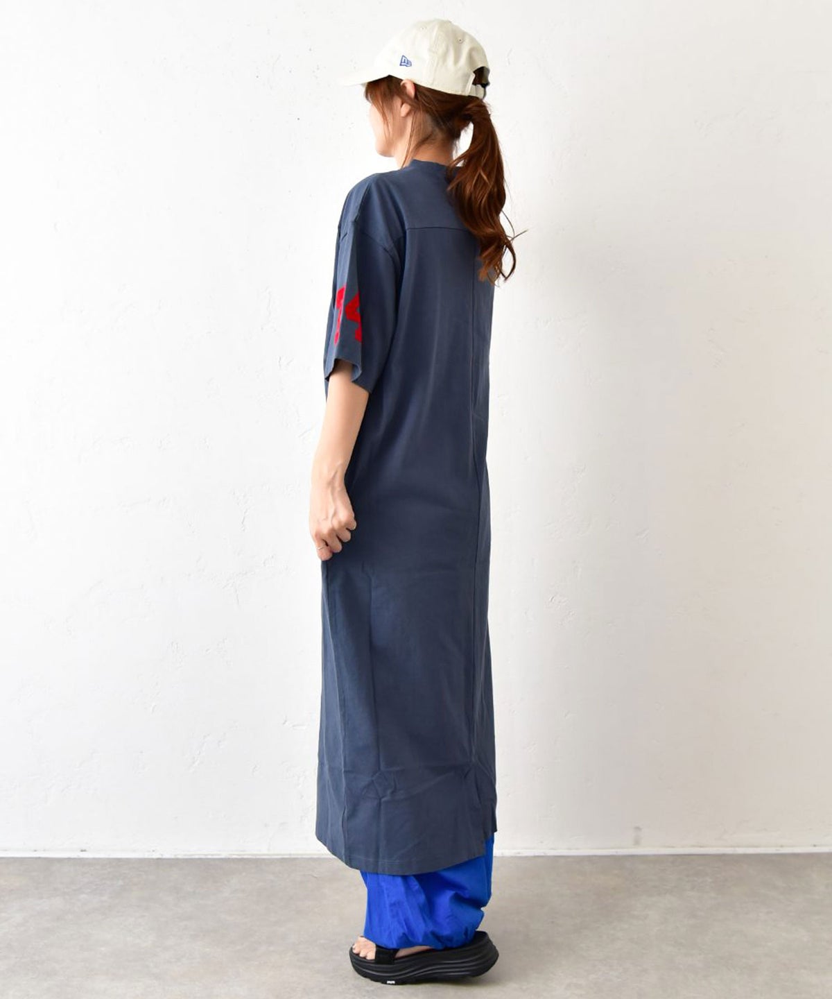 IN THE MARKET｜フロッキーロゴ ナンバリングVネックワンピース [[C-2568]][C]