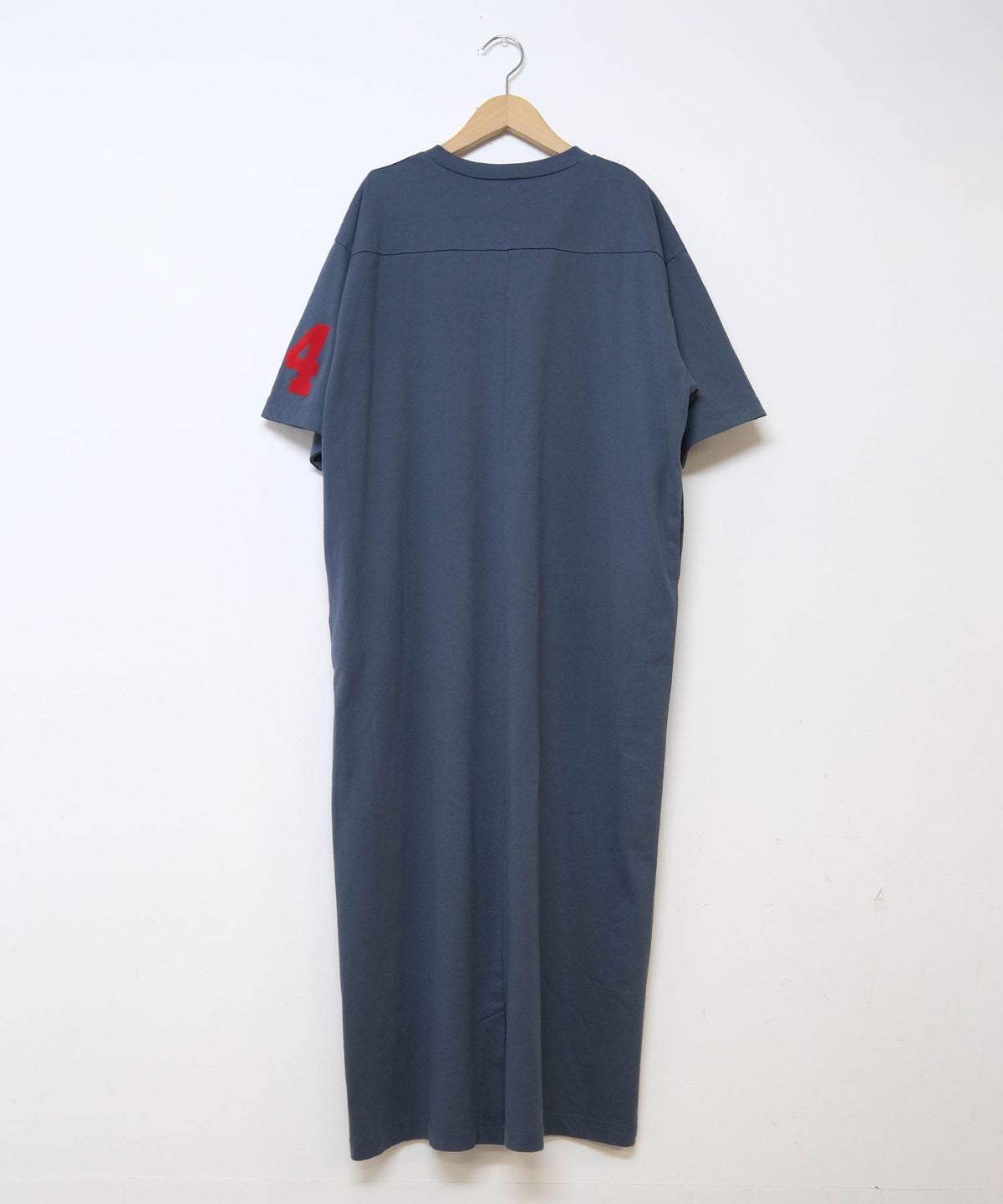 IN THE MARKET｜フロッキーロゴ ナンバリングVネックワンピース [[C-2568]][C]