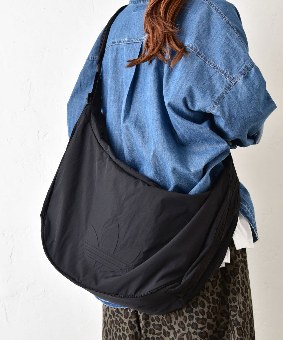 adidas｜EVERYDAY ICONS CROSSBODY BAG HALF MOON [[VA678(KR9049)]][C]