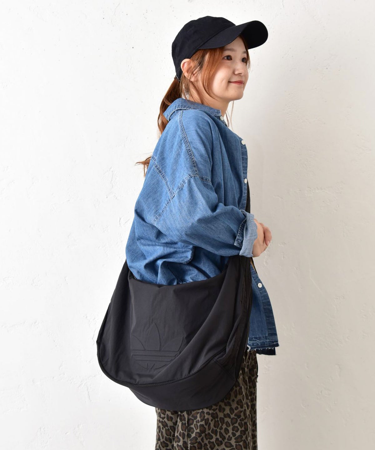 adidas｜EVERYDAY ICONS CROSSBODY BAG HALF MOON [[VA678(KR9049)]][C]