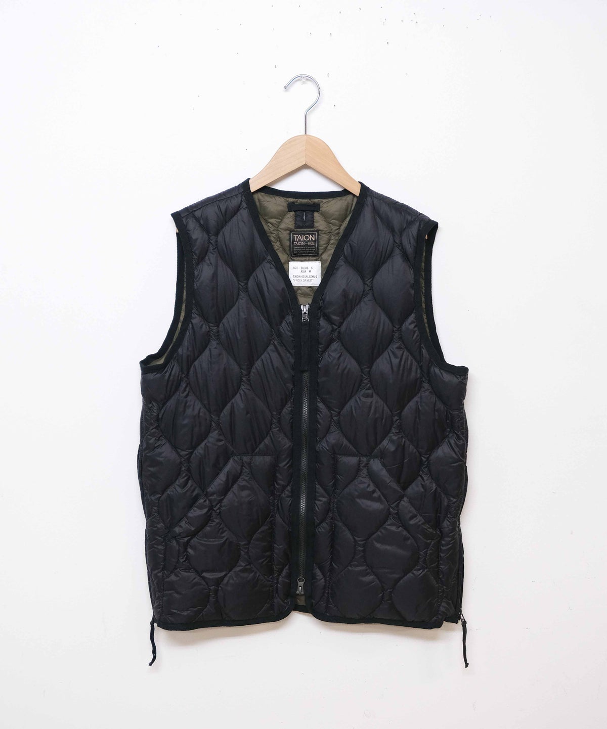 TAION｜MILITARY VNECK W-ZIP DOWN VEST（SOFT SHELL） [[TAION-001ALSZML-1-26AW]][D]