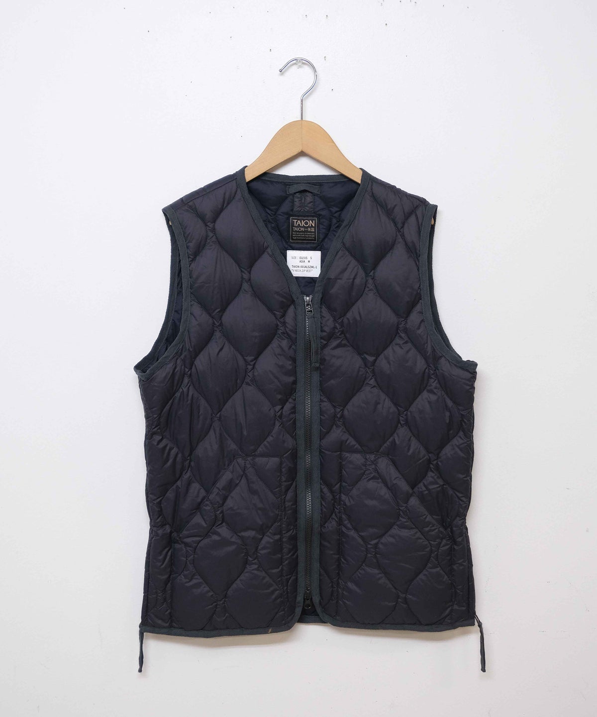 TAION｜MILITARY VNECK W-ZIP DOWN VEST（SOFT SHELL） [[TAION-001ALSZML-1-26AW]][D]