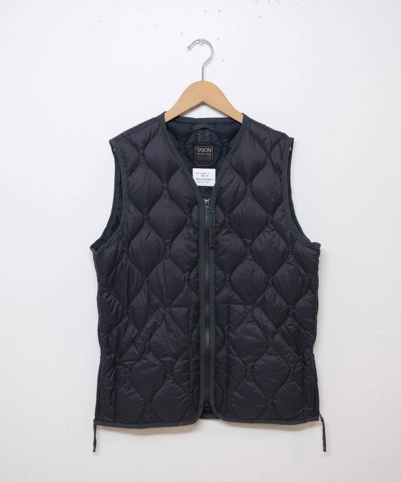 TAION｜MILITARY VNECK W-ZIP DOWN VEST（SOFT SHELL） [[TAION-001ALSZML-1-26AW]][D]