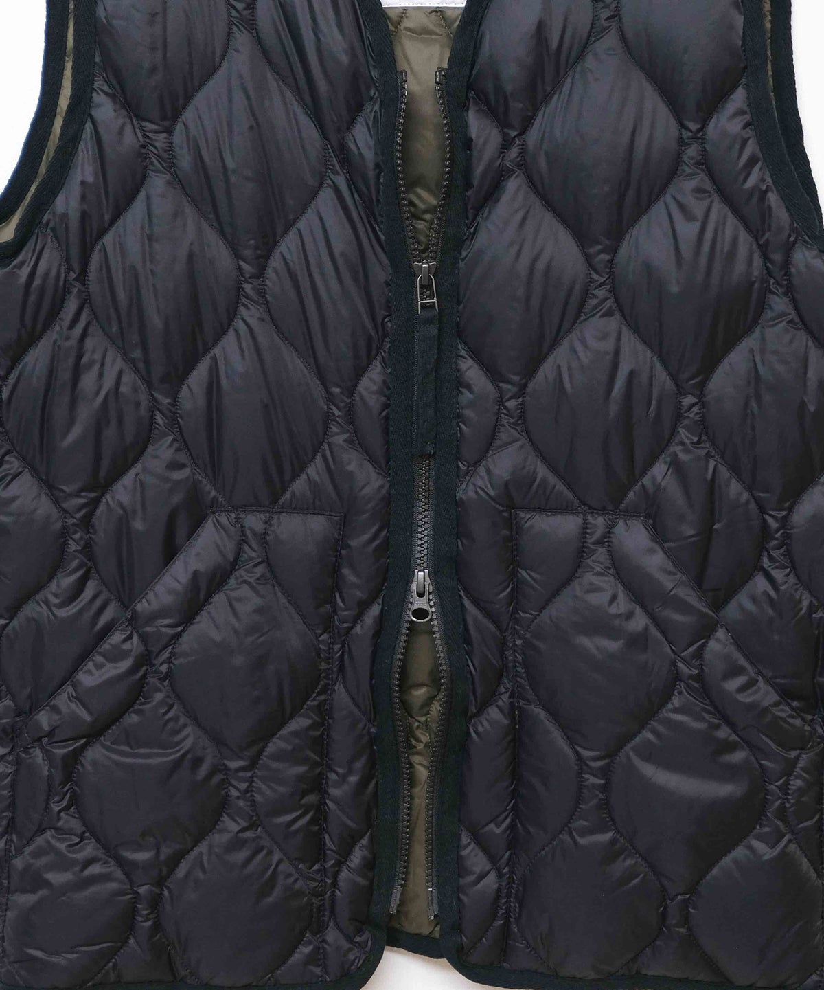 TAION｜MILITARY VNECK W-ZIP DOWN VEST（SOFT SHELL） [[TAION-001ALSZML-1-26AW]][D]