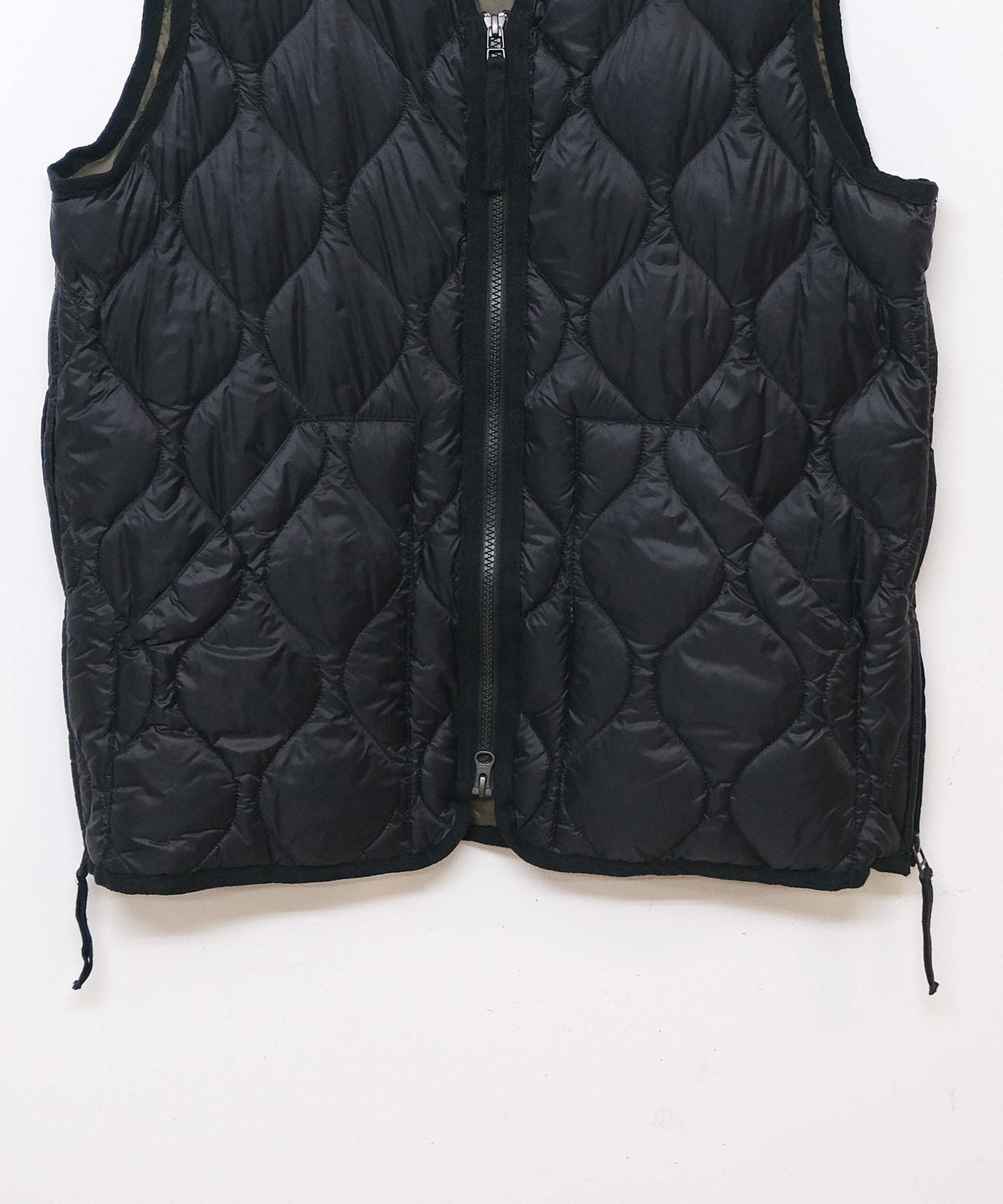 TAION｜MILITARY VNECK W-ZIP DOWN VEST（SOFT SHELL） [[TAION-001ALSZML-1-26AW]][D]
