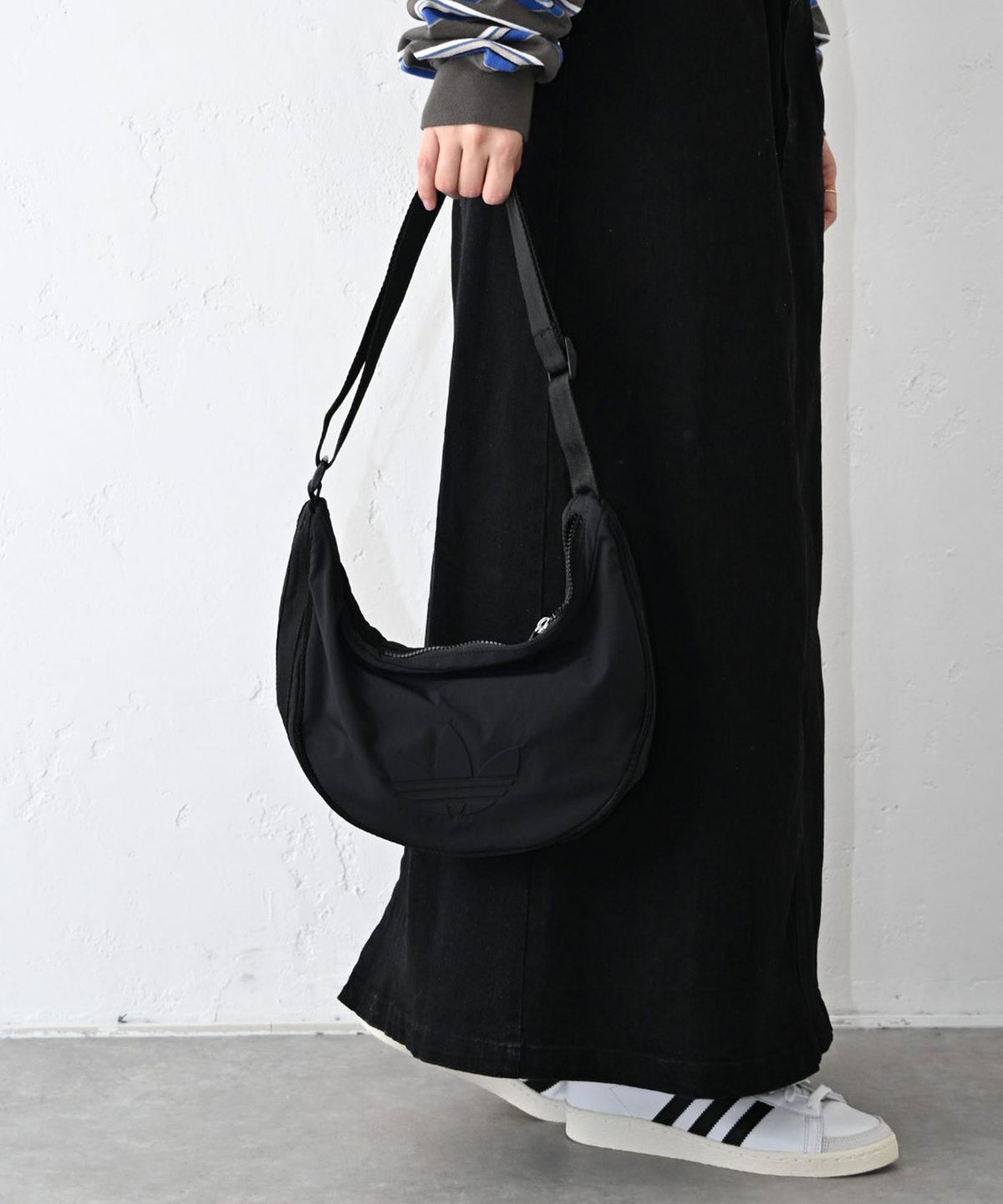 adidas｜EVERYDAY ICONS HALF CRECENT HANDBAG [[JH123(KR9048)]][C]