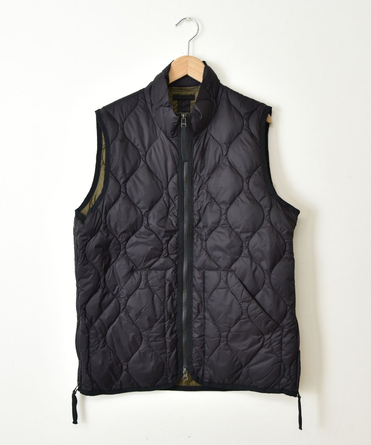  TAION｜MILITARY HI NECK W-ZIP DOWN VEST(SOFT SHELL) [[TAION-002ALSZML-1]][C]