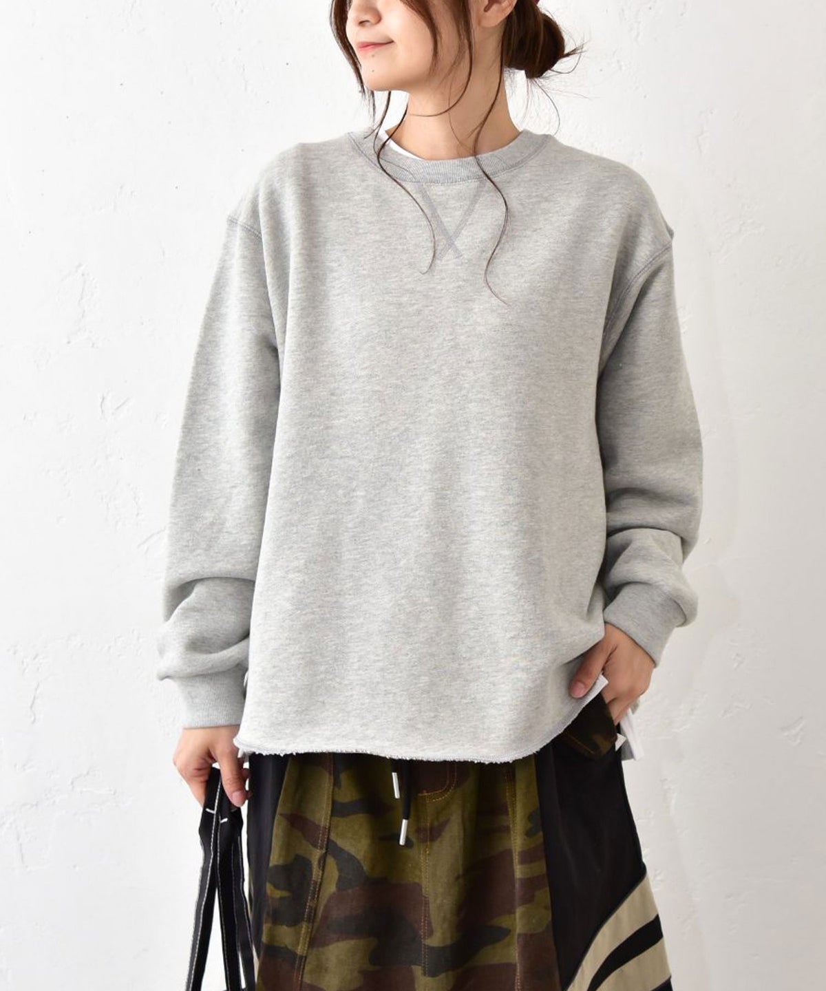 Gives a sense of fullment｜カットオフラウンドプルオーバー [[863110]][C]