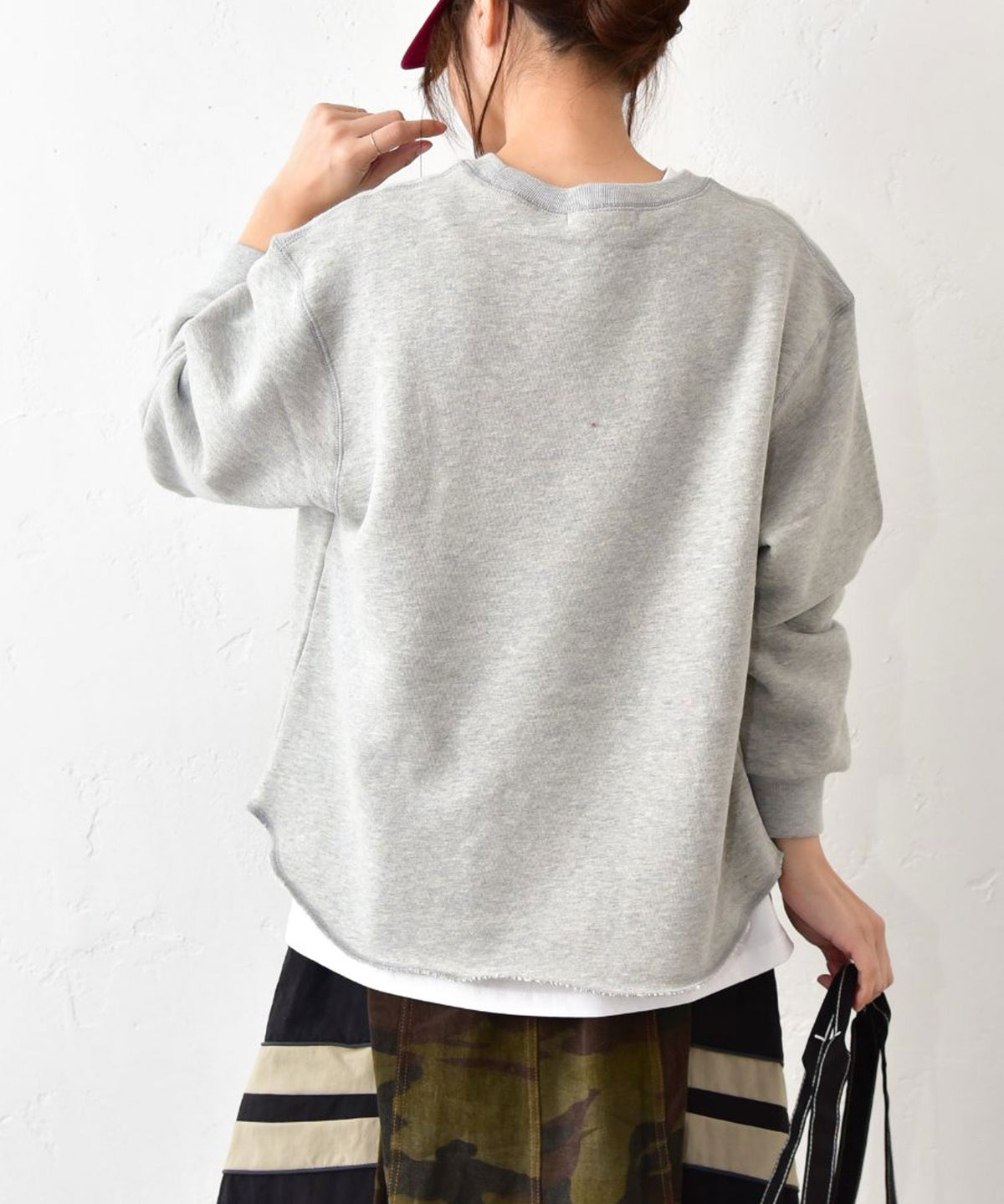 Gives a sense of fullment｜カットオフラウンドプルオーバー [[863110]][C]